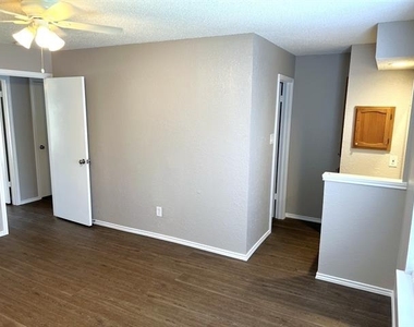 405 Augustine Drive - Photo Thumbnail 10