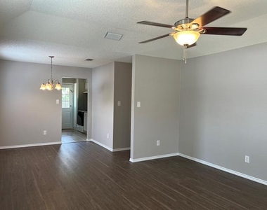 405 Augustine Drive - Photo Thumbnail 5