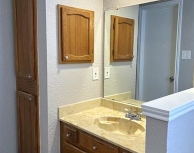 405 Augustine Drive - Photo Thumbnail 11