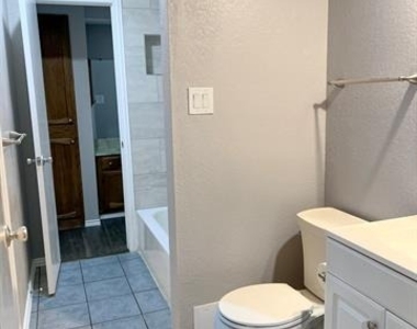 405 Augustine Drive - Photo Thumbnail 12