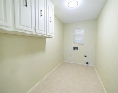 111 Sunview Street - Photo Thumbnail 14