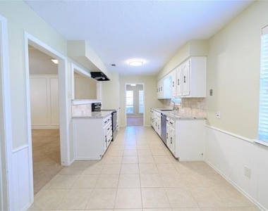 111 Sunview Street - Photo Thumbnail 11