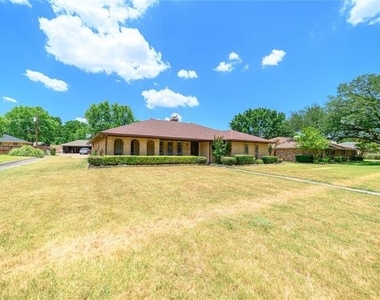 111 Sunview Street - Photo Thumbnail 1