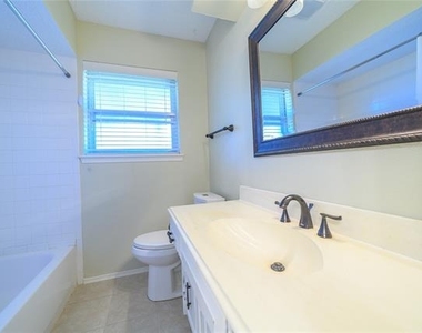 111 Sunview Street - Photo Thumbnail 25
