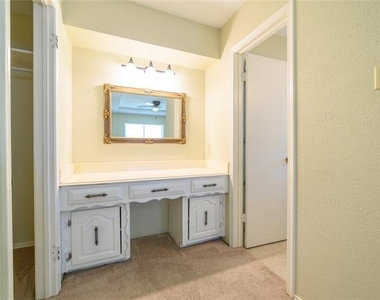 111 Sunview Street - Photo Thumbnail 24