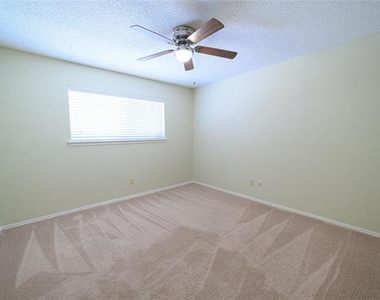 111 Sunview Street - Photo Thumbnail 21