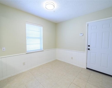 111 Sunview Street - Photo Thumbnail 10