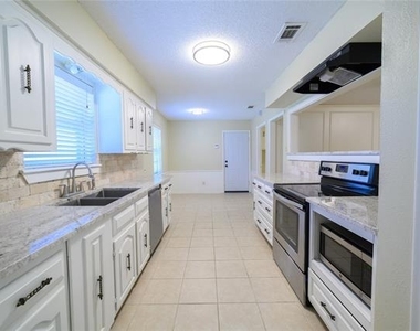111 Sunview Street - Photo Thumbnail 16