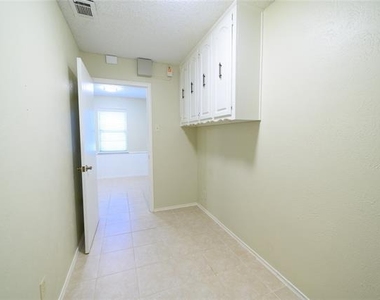 111 Sunview Street - Photo Thumbnail 15