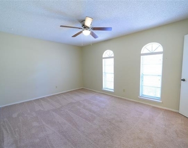 111 Sunview Street - Photo Thumbnail 17