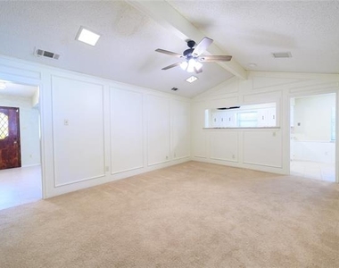 111 Sunview Street - Photo Thumbnail 9