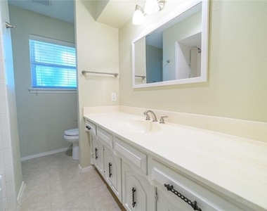 111 Sunview Street - Photo Thumbnail 19