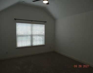 1113 Bryce Canyon Drive - Photo Thumbnail 3