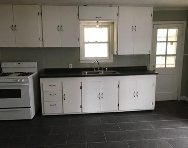 2809 S 6th Street - Photo Thumbnail 3