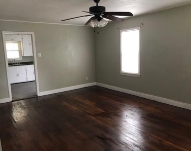 2809 S 6th Street - Photo Thumbnail 1