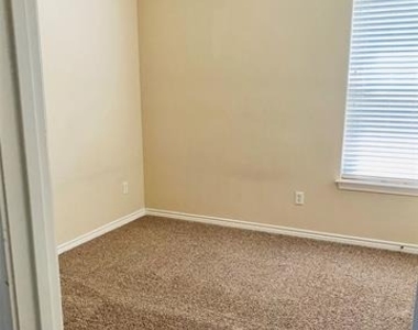 300 Rain Tree Drive - Photo Thumbnail 8
