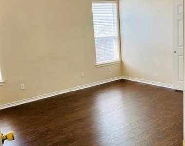 300 Rain Tree Drive - Photo Thumbnail 6