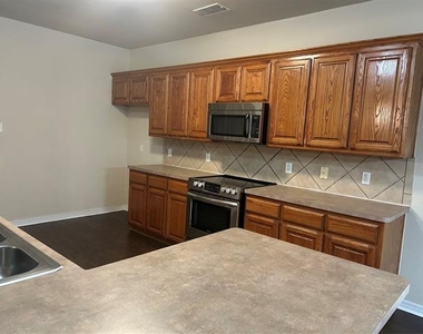 300 Rain Tree Drive - Photo Thumbnail 16