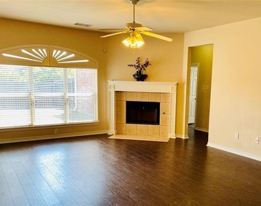 300 Rain Tree Drive - Photo Thumbnail 3