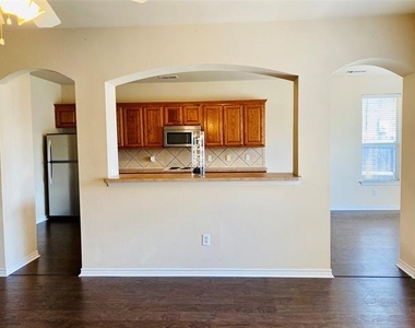 300 Rain Tree Drive - Photo Thumbnail 4