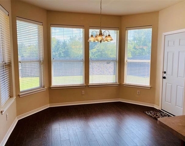 300 Rain Tree Drive - Photo Thumbnail 5