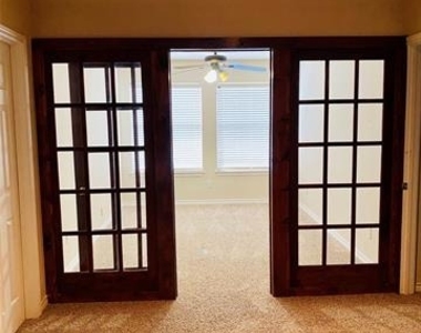 300 Rain Tree Drive - Photo Thumbnail 13