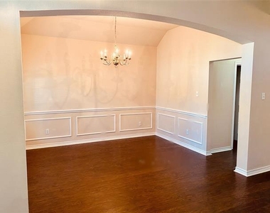 300 Rain Tree Drive - Photo Thumbnail 15