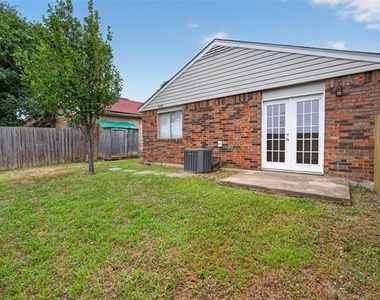 1115 Lombard Lane - Photo Thumbnail 18