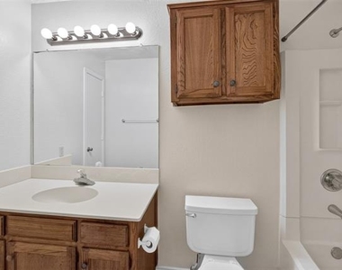 1115 Lombard Lane - Photo Thumbnail 9