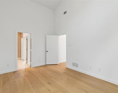 6144 Oram Street - Photo Thumbnail 24