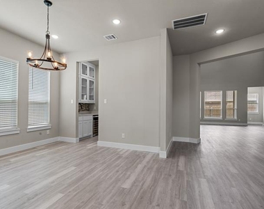 4318 Peachtree Lane - Photo Thumbnail 4