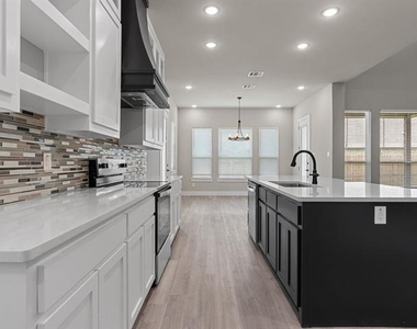 4318 Peachtree Lane - Photo Thumbnail 11