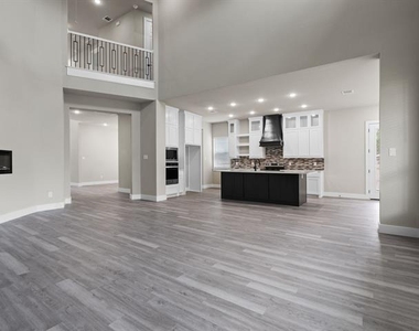 4318 Peachtree Lane - Photo Thumbnail 7