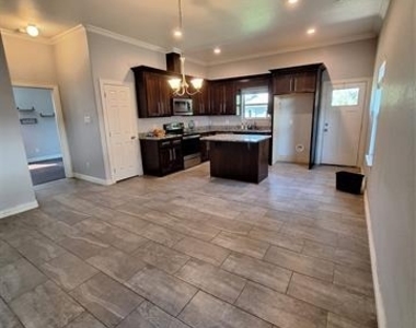 4107 Canada Drive - Photo Thumbnail 2
