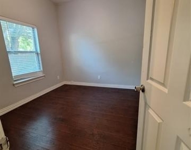 4107 Canada Drive - Photo Thumbnail 5