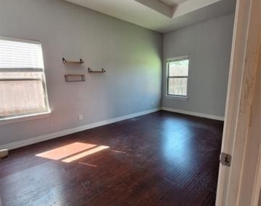 4107 Canada Drive - Photo Thumbnail 3
