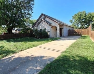 4107 Canada Drive - Photo Thumbnail 11