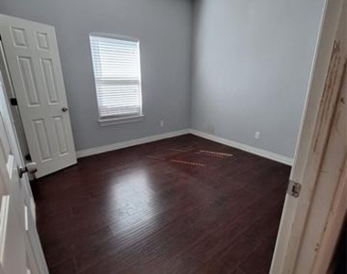 4107 Canada Drive - Photo Thumbnail 4