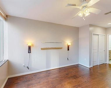 1200 Main Street - Photo Thumbnail 21