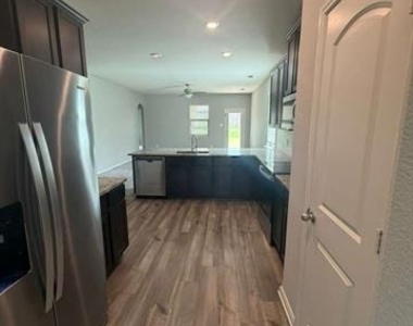 310 Foster Lane - Photo Thumbnail 2