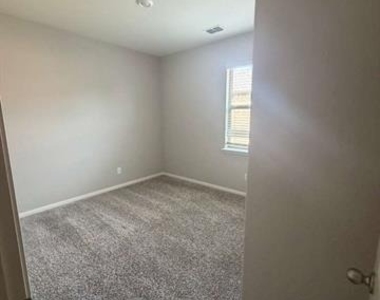 310 Foster Lane - Photo Thumbnail 13