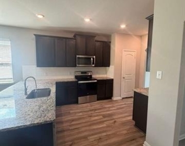 310 Foster Lane - Photo Thumbnail 12