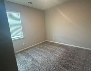 310 Foster Lane - Photo Thumbnail 10