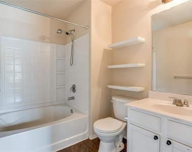 2324 Loreto Drive - Photo Thumbnail 6