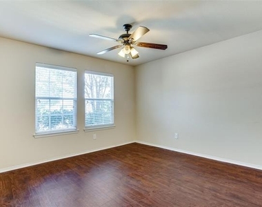 2324 Loreto Drive - Photo Thumbnail 8