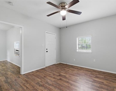 127 E Walker Street - Photo Thumbnail 12