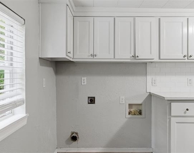 127 E Walker Street - Photo Thumbnail 16