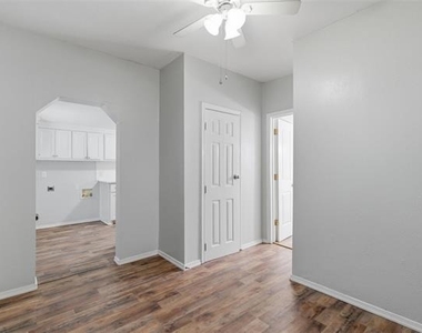 127 E Walker Street - Photo Thumbnail 10