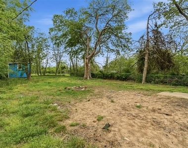 127 E Walker Street - Photo Thumbnail 20