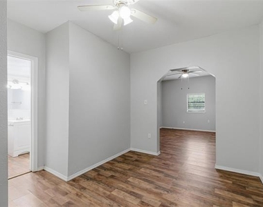127 E Walker Street - Photo Thumbnail 5